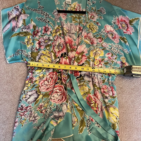 Cabi size Medium 100% silk robe Kimono. - Picture 7 of 10